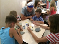 Детский клуб помогают родители